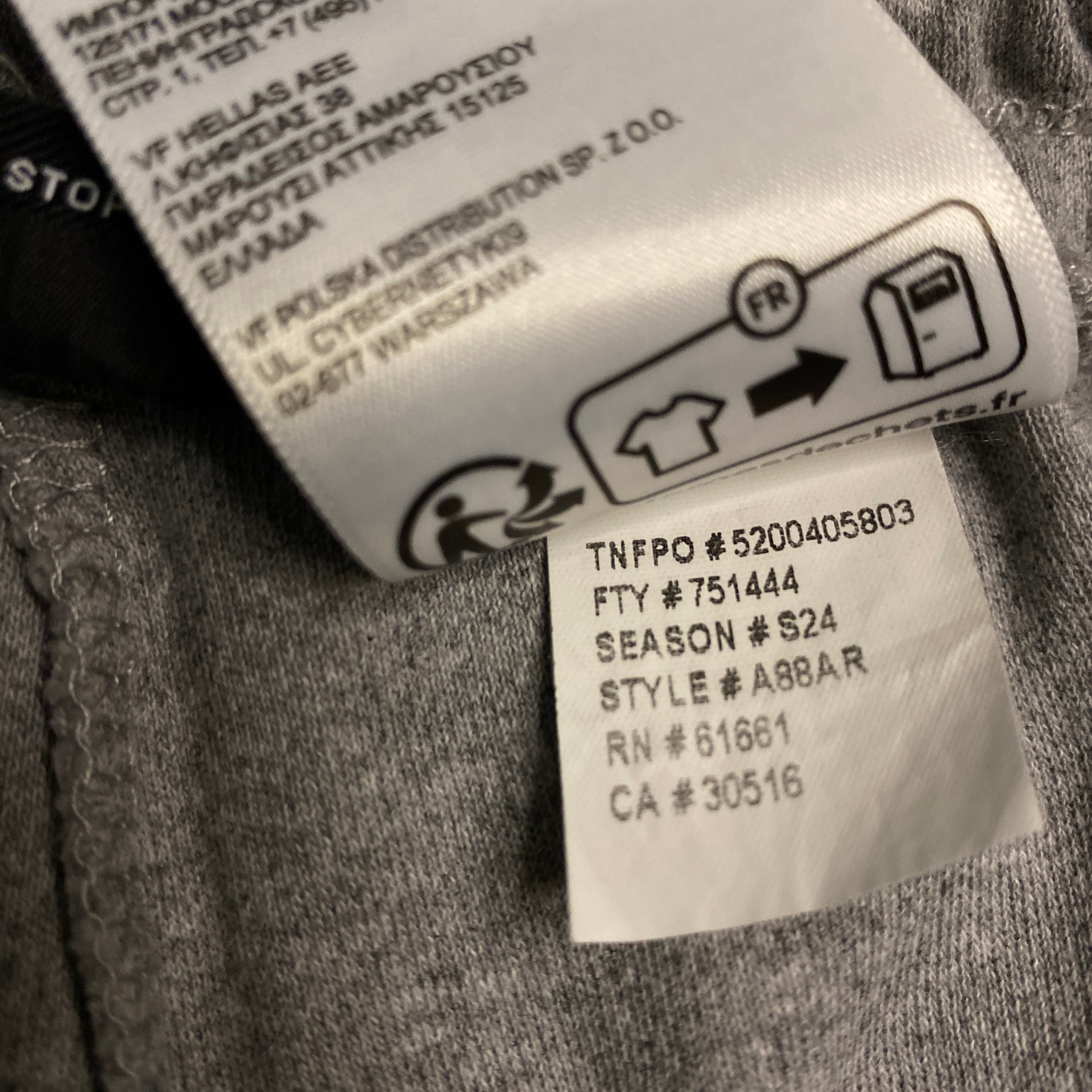 PANTALÓN CORTO THE NORTH FACE GRIS