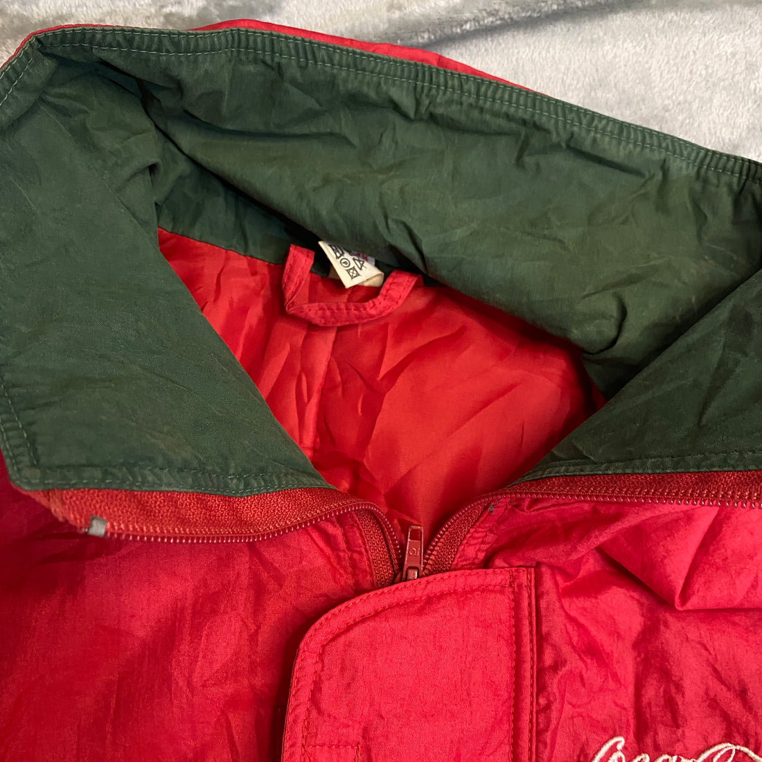 CHAQUETA COCA-COLA ROJO CON VERDE