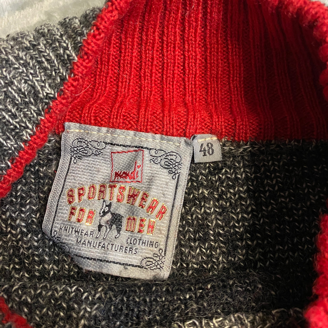 JERSEY OVERSIZE MANDI GRIS CON NEGRO Y ROJO