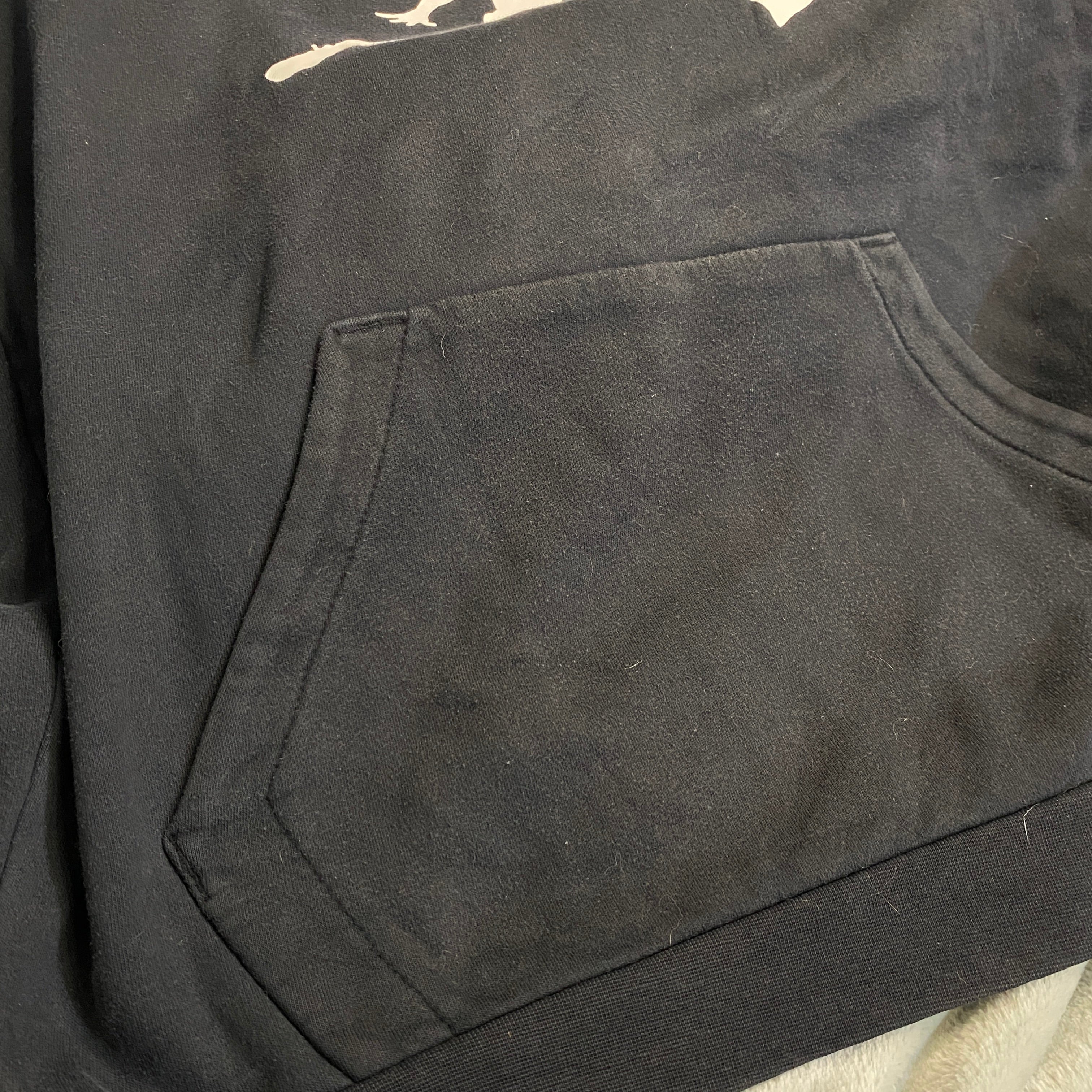 SUDADERA JORDAN NEGRO CON SILUETA ICONICA