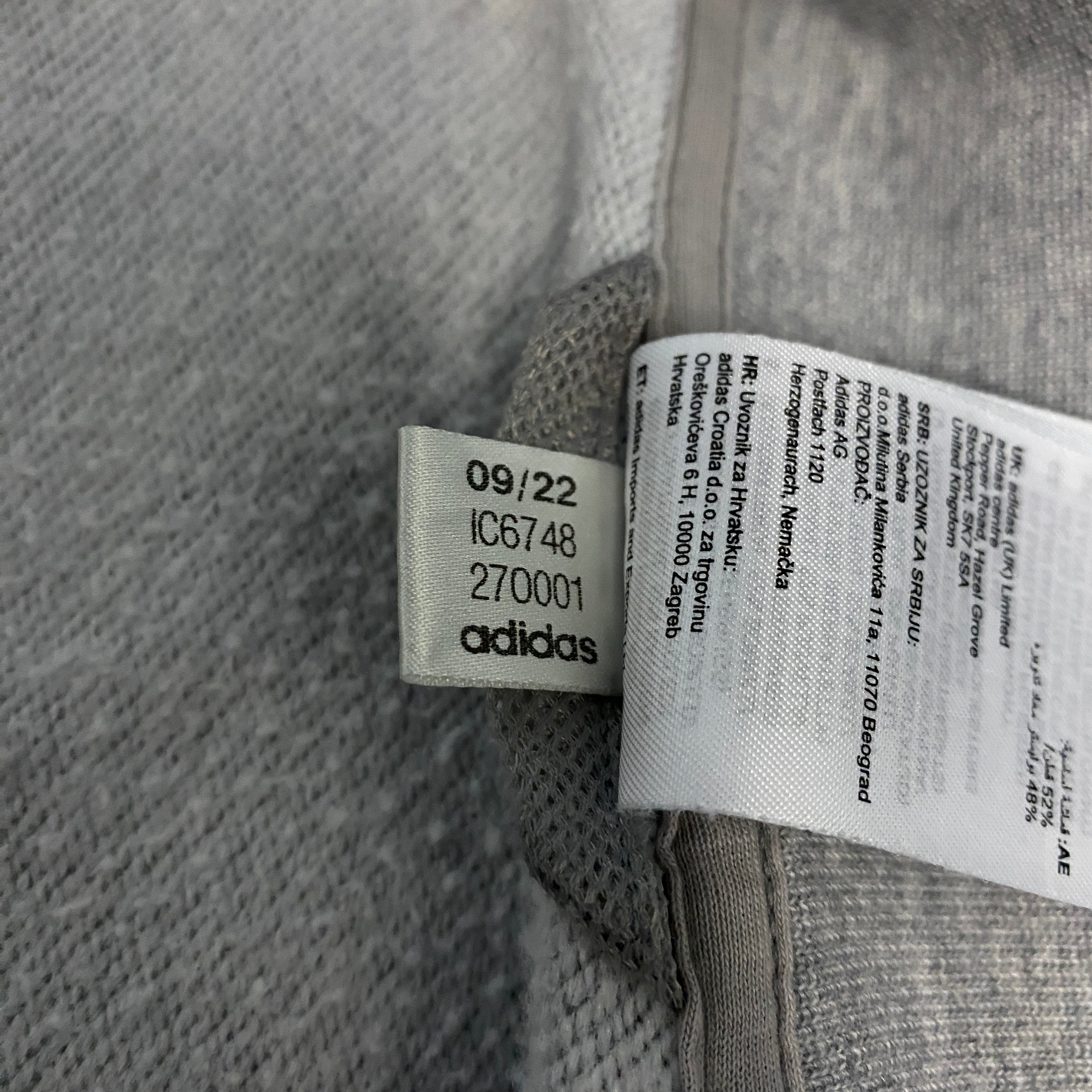 CHAQUETA ADIDAS GRIS CON TRES RAYAS NEGRAS