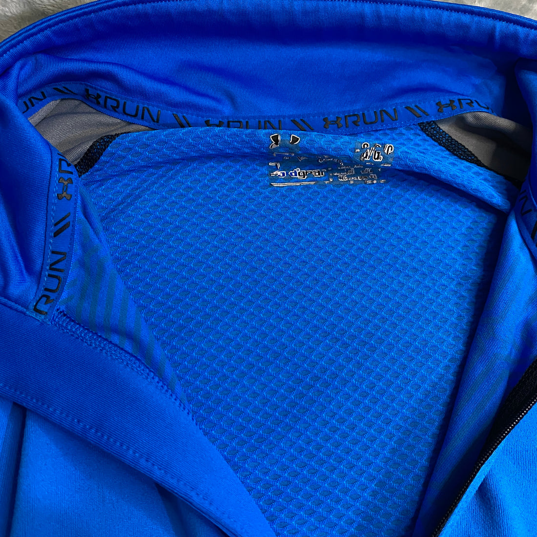 SUDADERA UNDER ARMOUR AZUL ELÉCTRICO
