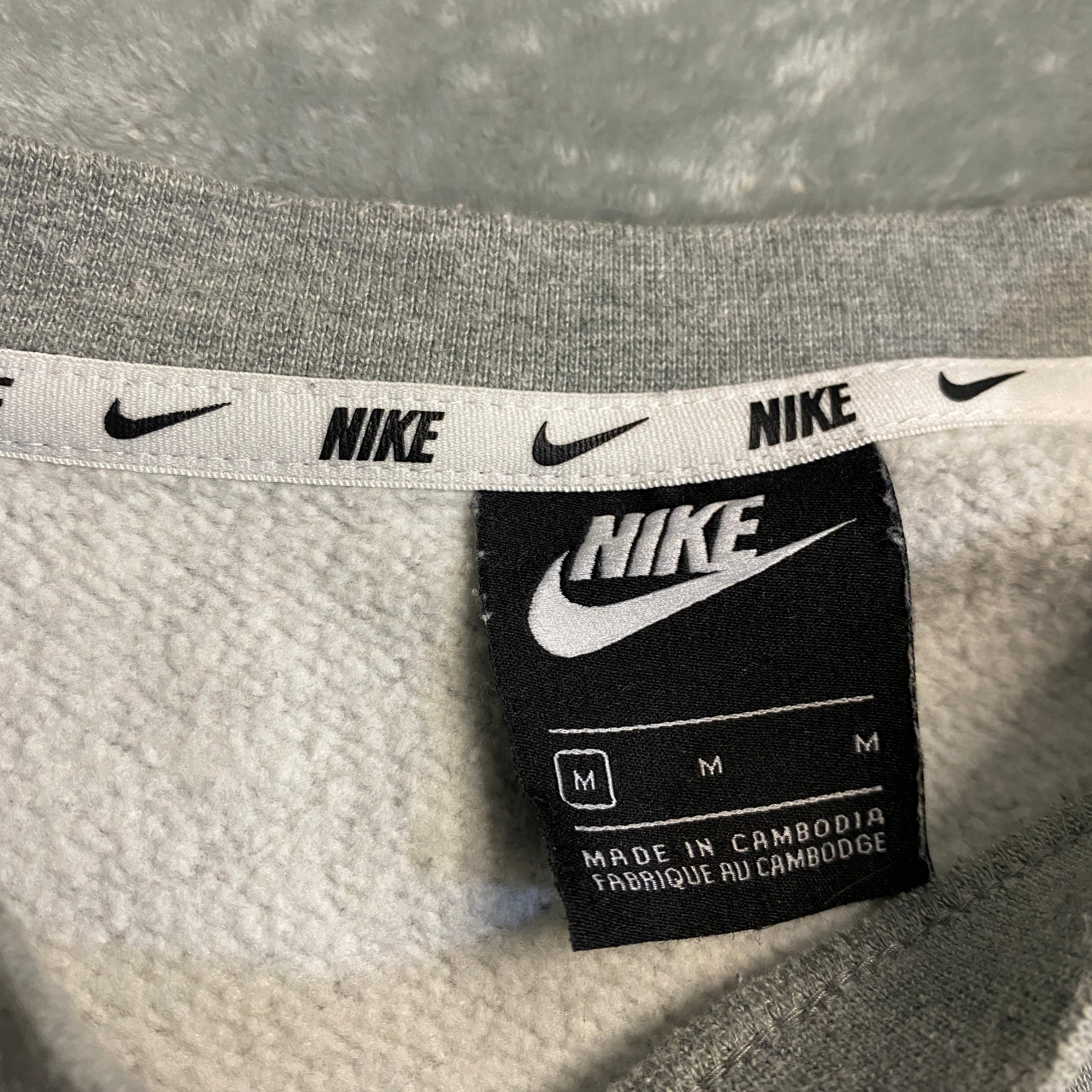 SUDADERA NIKE GRIS CLARO CON PANEL BLANCO