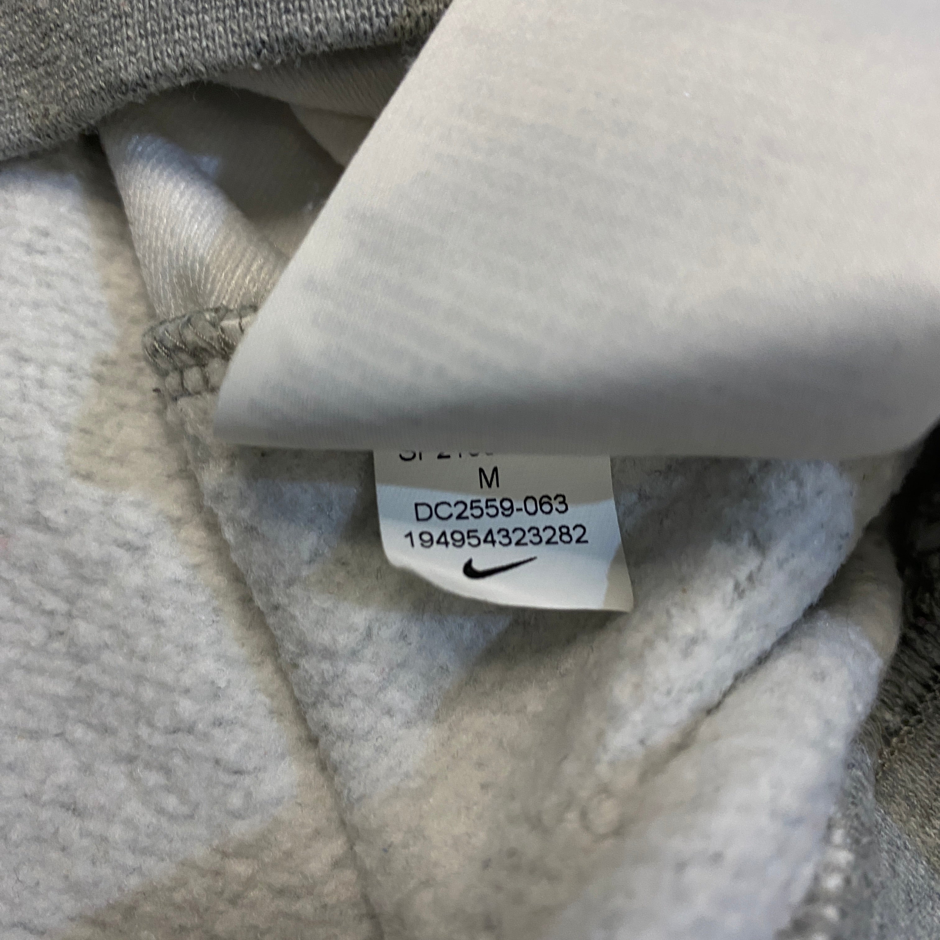 SUDADERA NIKE GRIS CLARO CON PANEL BLANCO
