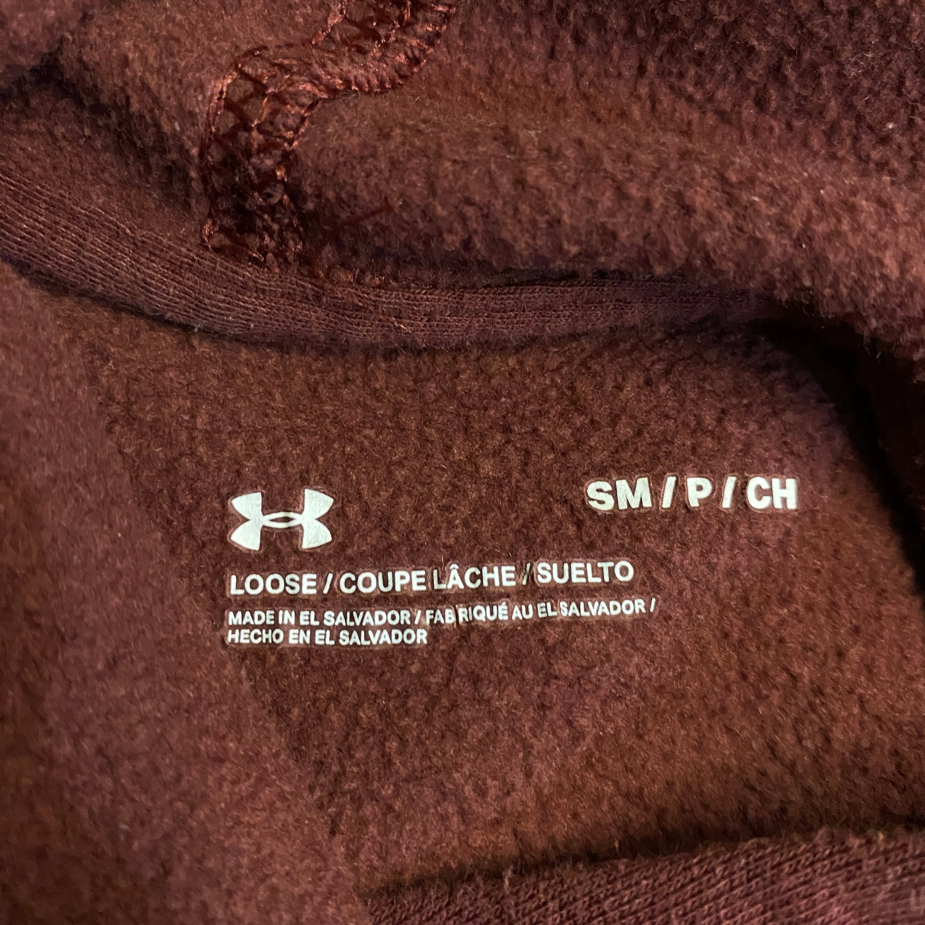 SUDADERA UNDER ARMOUR COLOR VINO