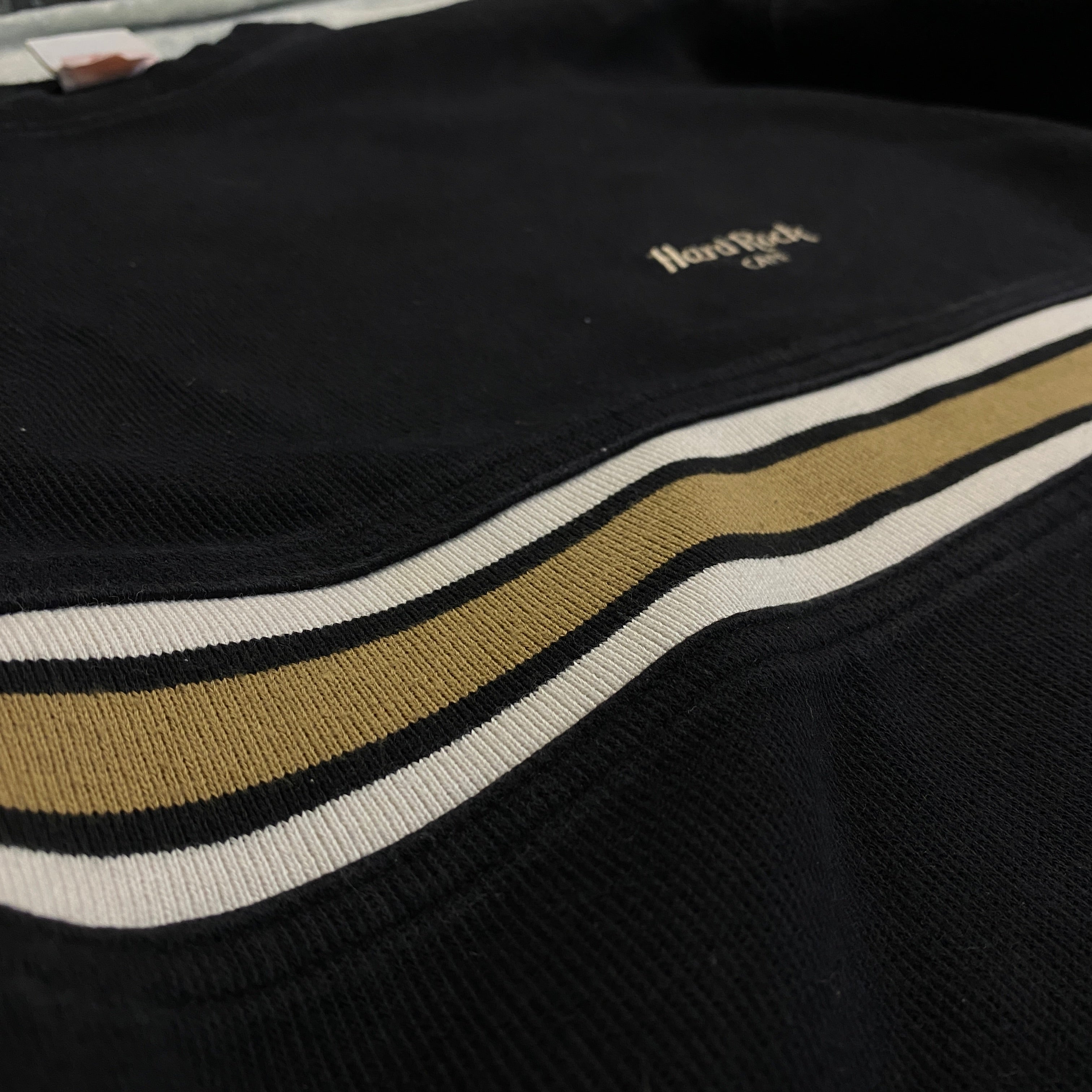 SUDADERA HARD ROCK NEGRO CON RAYAS