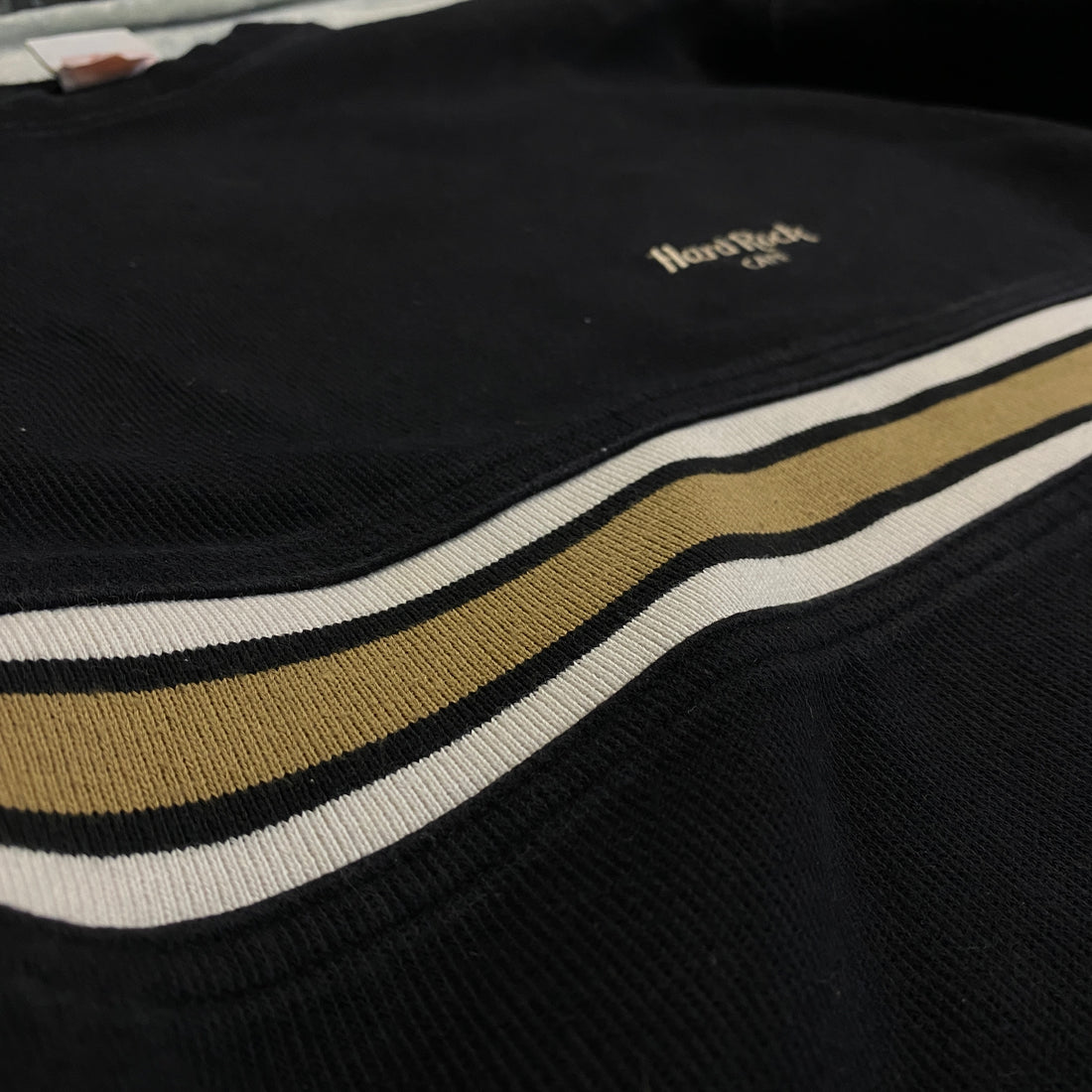 SUDADERA HARD ROCK NEGRO CON RAYAS