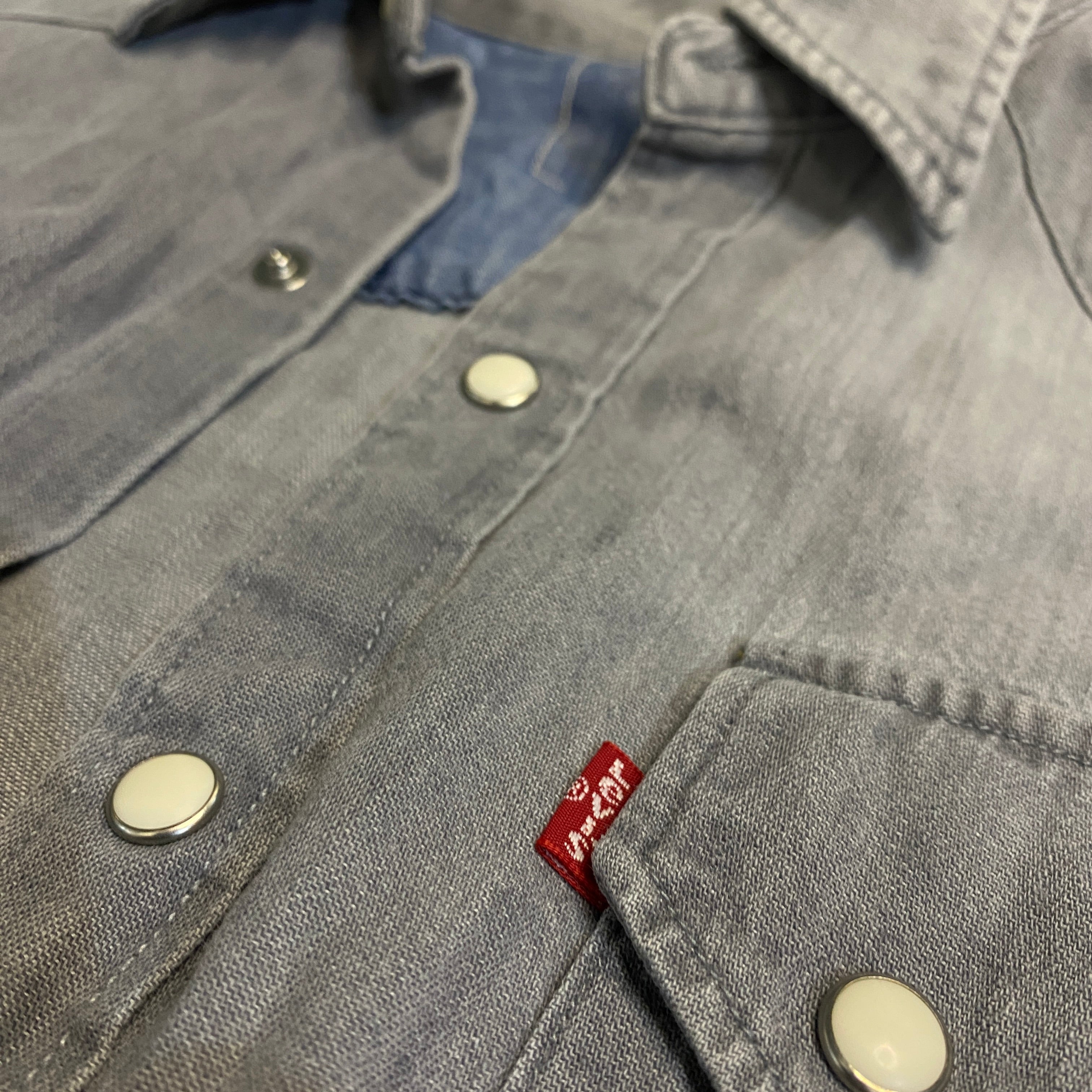 CAMISA LEVI'S GRIS CLARO