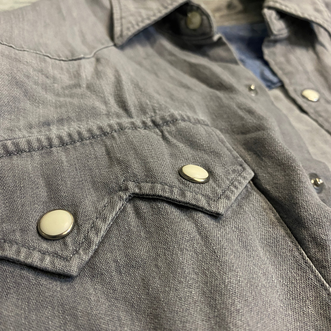 CAMISA LEVI'S GRIS CLARO