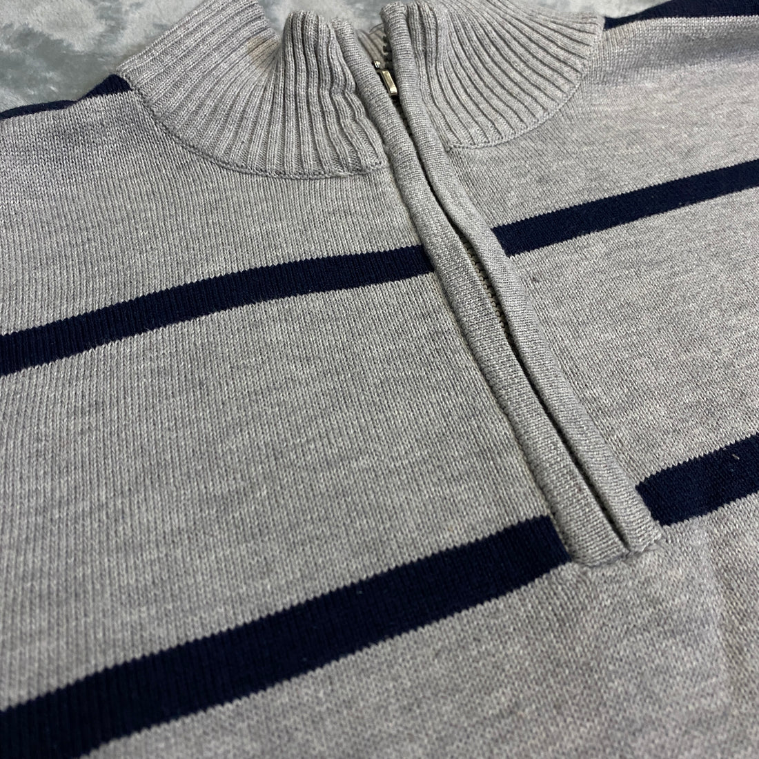 JERSEY RALPH LAUREN GRIS CLARO CON AZUL MARINO TALLA XL