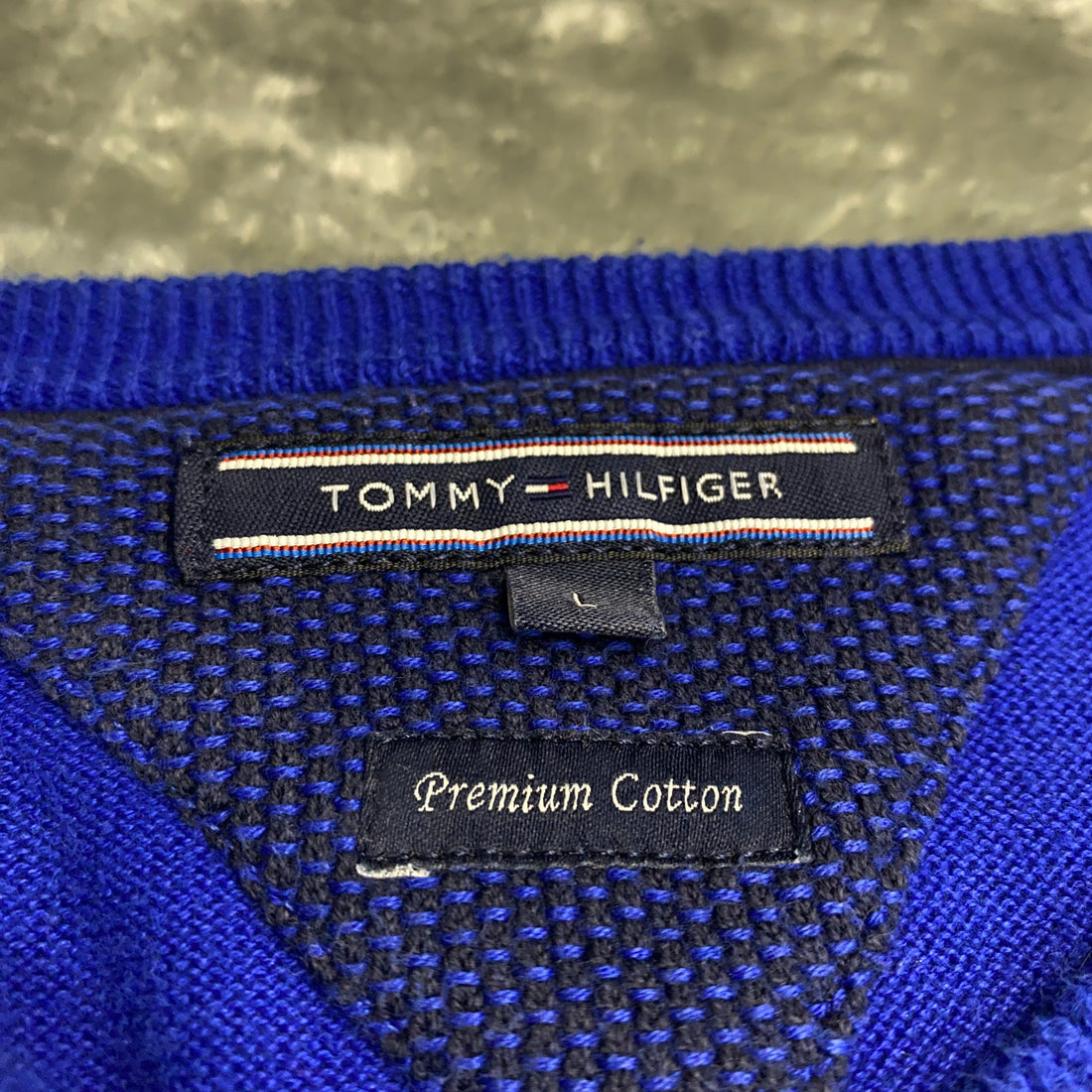 JERSEY TOMMY HILFIGER CUELLO V AZUL COBALTO TALLA L