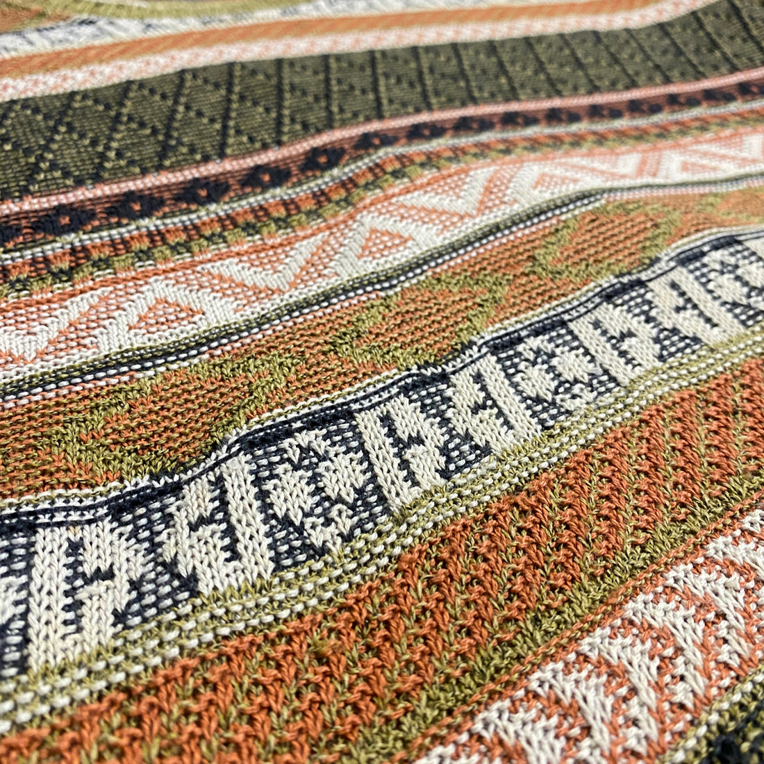 JERSEY PIERRE MONEE INTERNATIONAL ÉTNICO TRIBAL VERDE OLIVA TALLA L