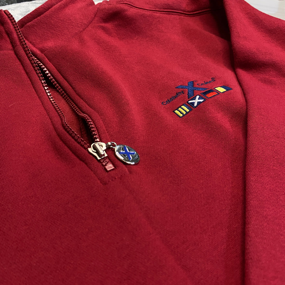 SUDADERA CELEBRITY X CRUISES 1/4 ZIP ROJO VINO TALLA S/M