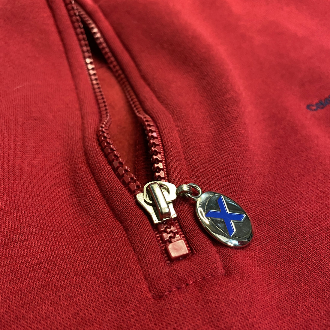 SUDADERA CELEBRITY X CRUISES 1/4 ZIP ROJO VINO TALLA S/M