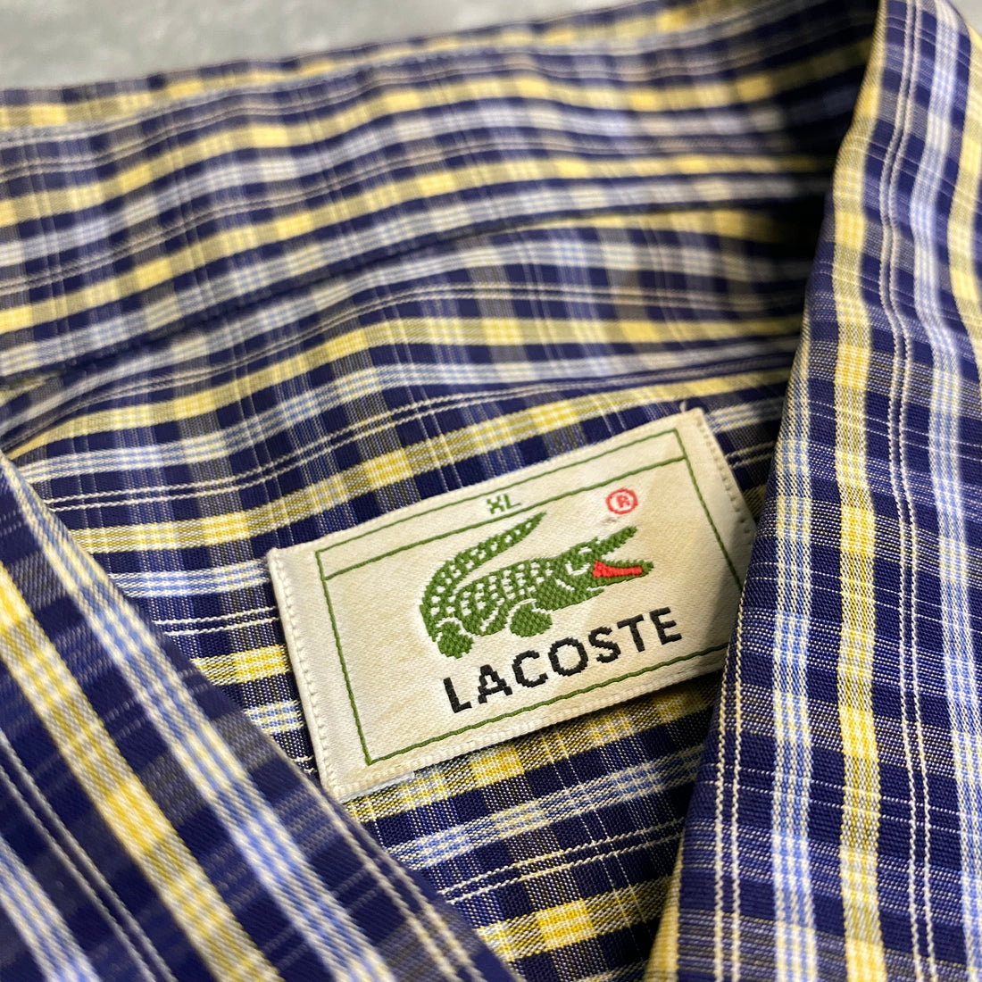 CAMISA LACOSTE CUADROS AZUL MARINO-AMARILLO TALLA XL / REGULAR FIT