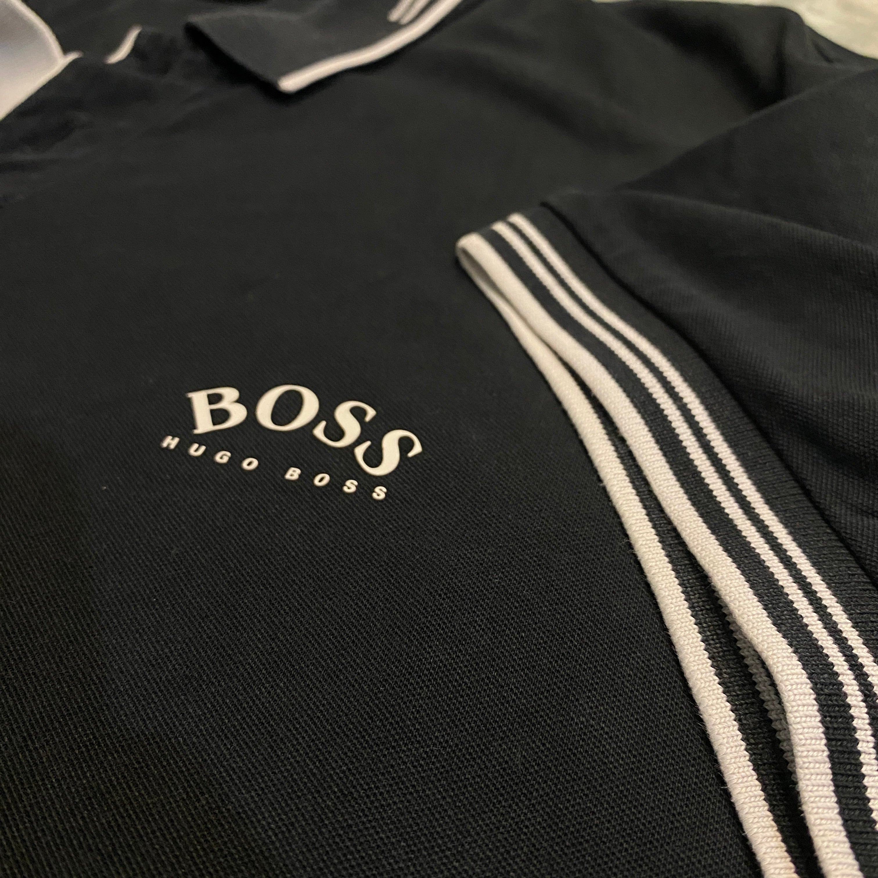 POLO BOSS NEGRO CON RAYAS TALLA L