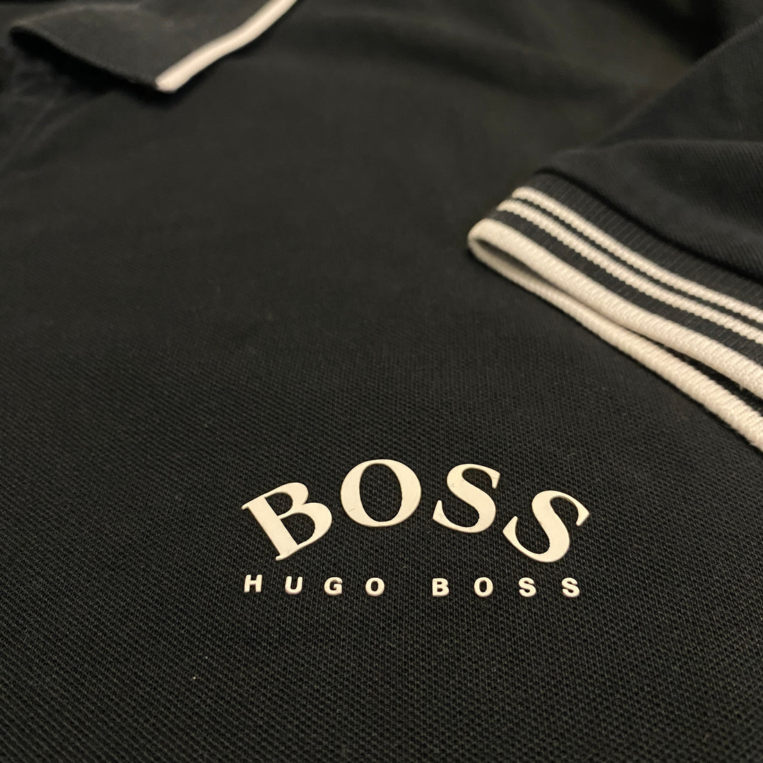 POLO BOSS NEGRO CON RAYAS TALLA L