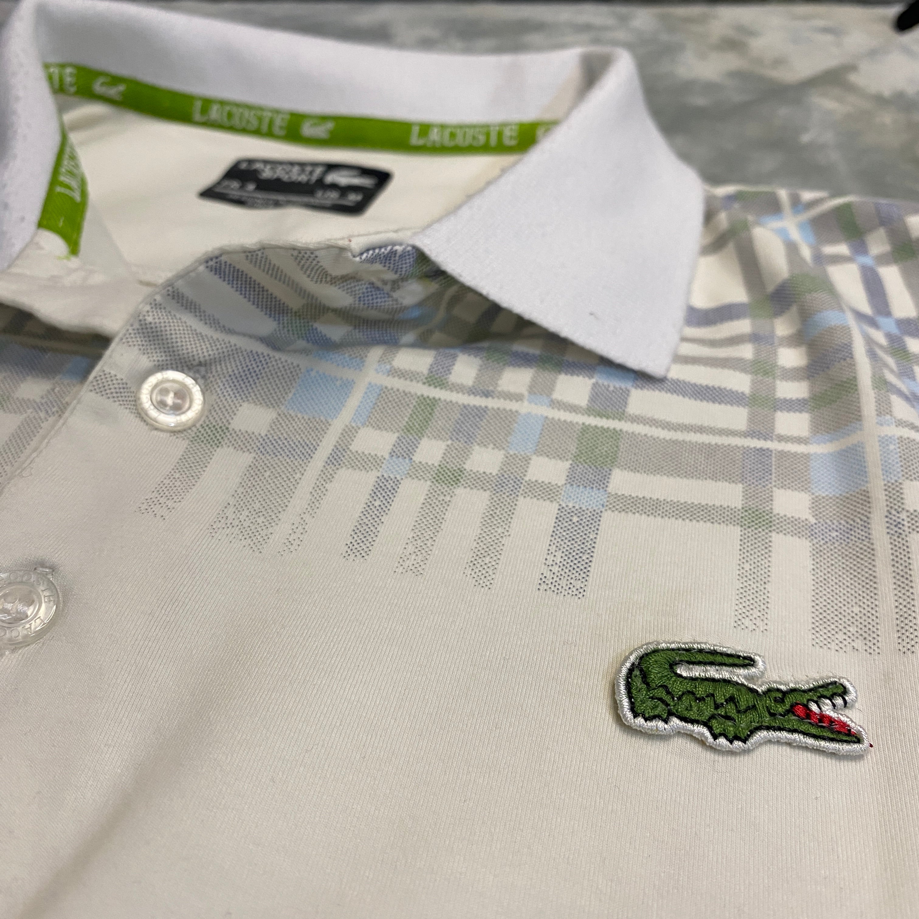 POLO LACOSTE SPORT BLANCO Y VERDE TALLA M