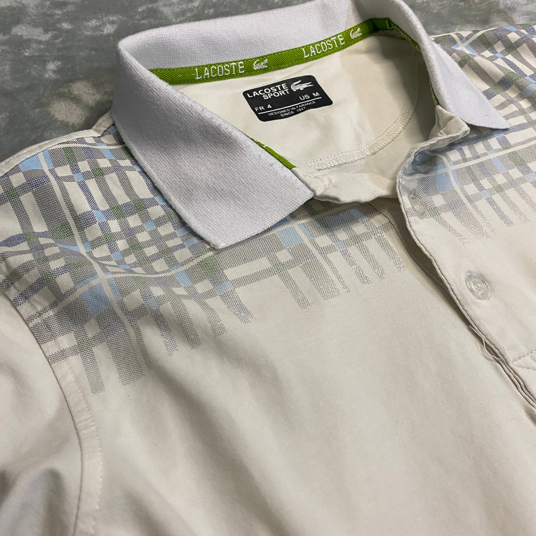 POLO LACOSTE SPORT BLANCO Y VERDE TALLA M