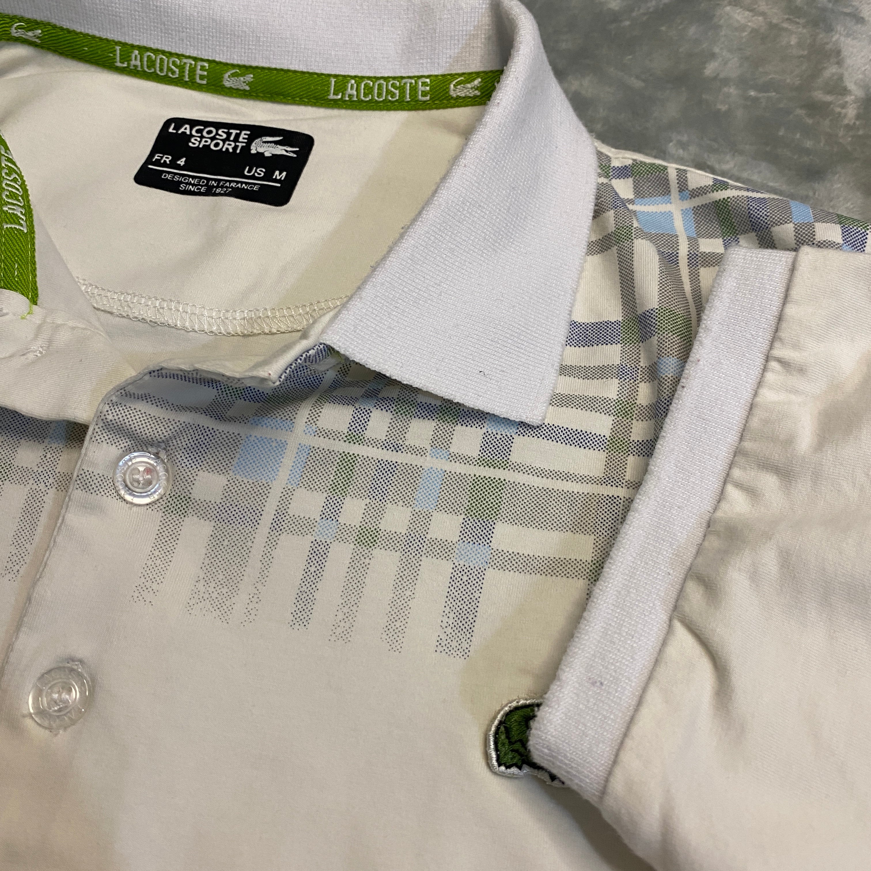 POLO LACOSTE SPORT BLANCO Y VERDE TALLA M