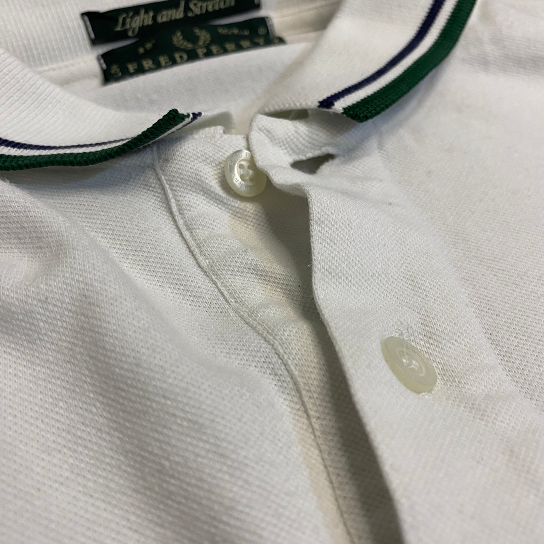 POLO FRED PERRY BLANCO Y VERDE OSCURO TALLA M