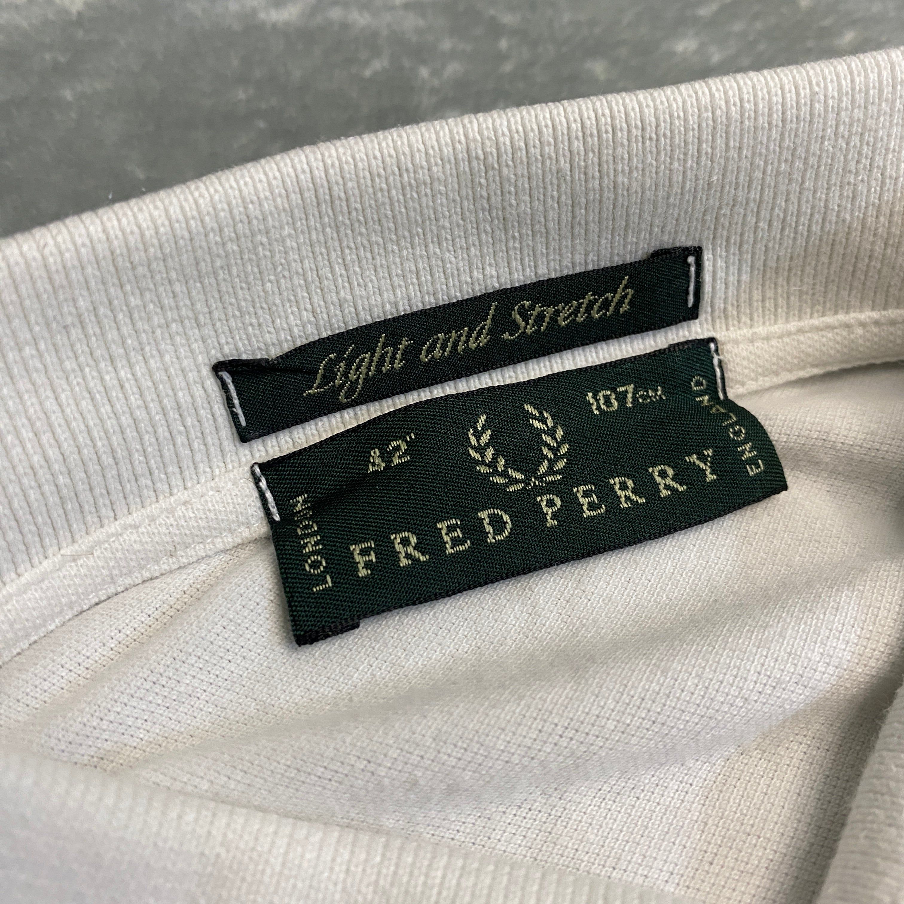 POLO FRED PERRY BLANCO Y VERDE OSCURO TALLA M