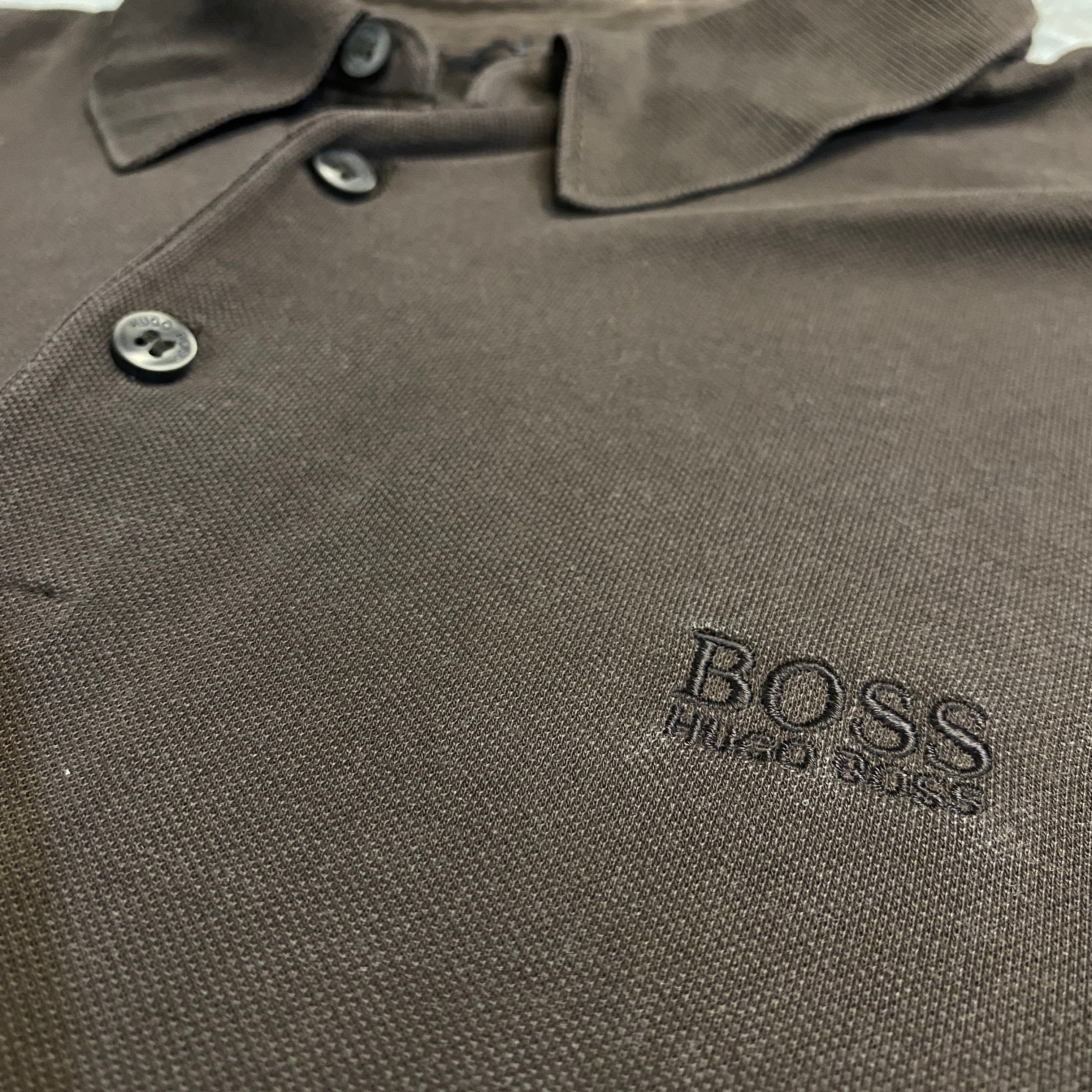 POLO HUGO BOSS MANGA LARGA CAFÉ OSCURO / MARRÓN TALLA M