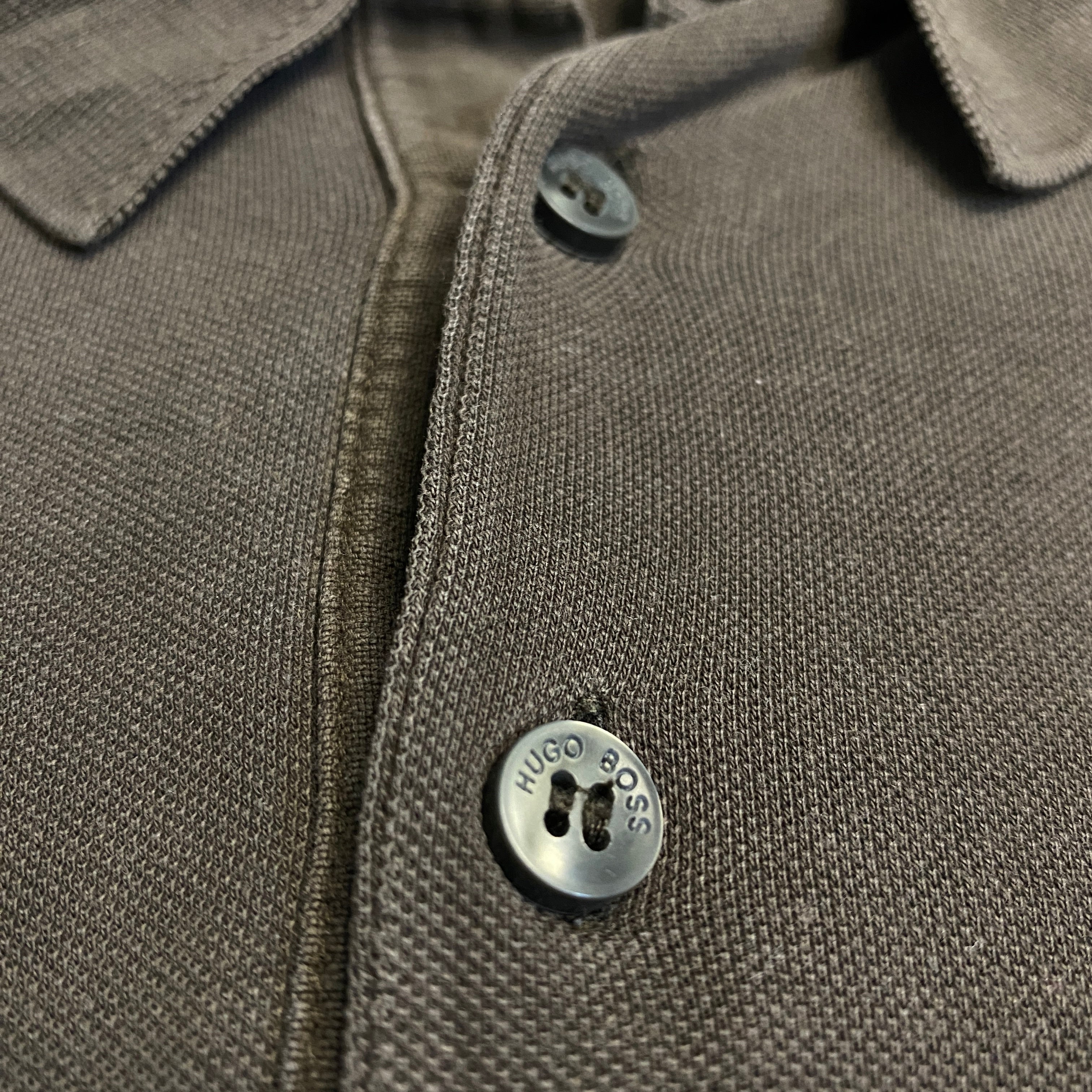 POLO HUGO BOSS MANGA LARGA CAFÉ OSCURO / MARRÓN TALLA M