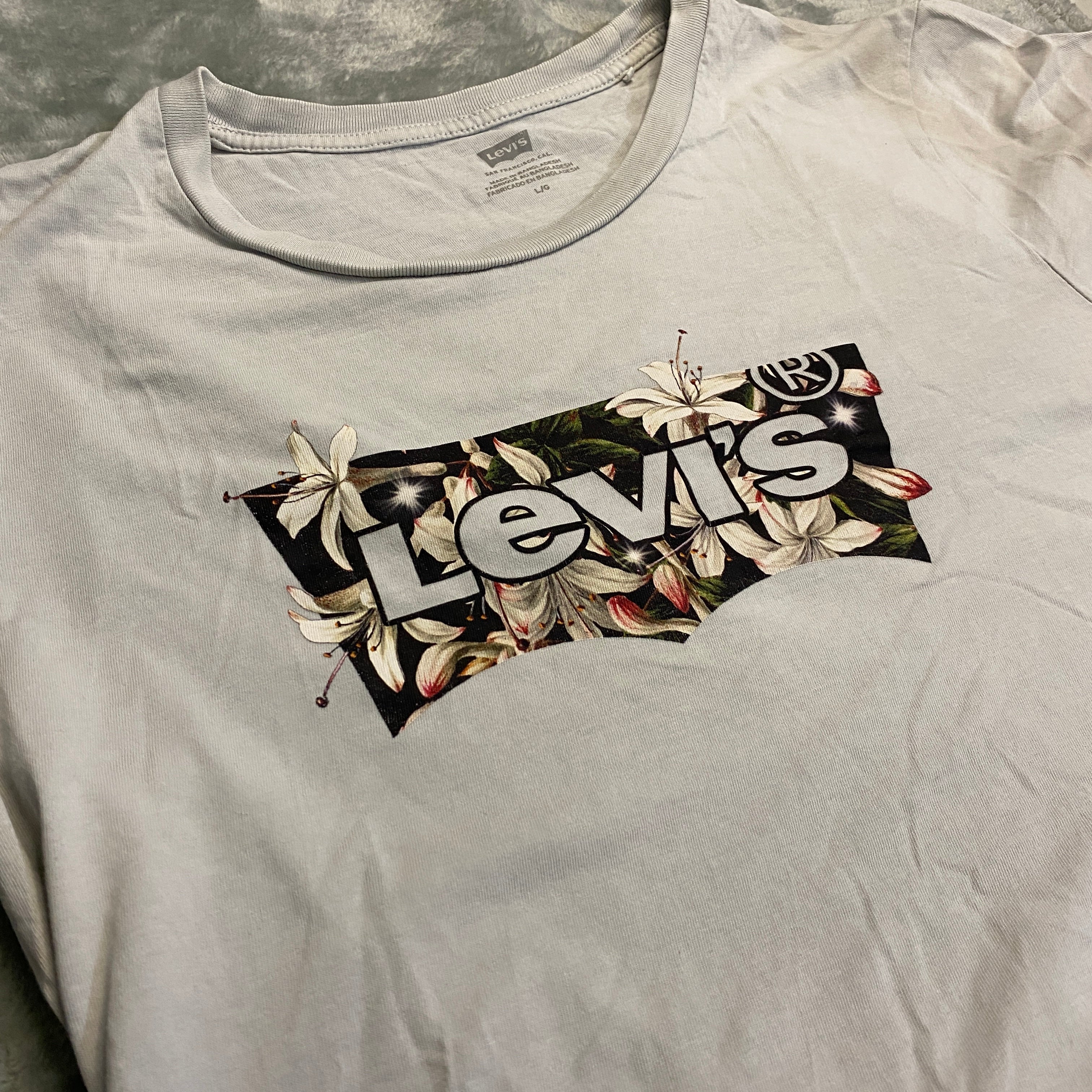 CAMISETA LEVI’S GRIS CENIZA CLARO TALLA L