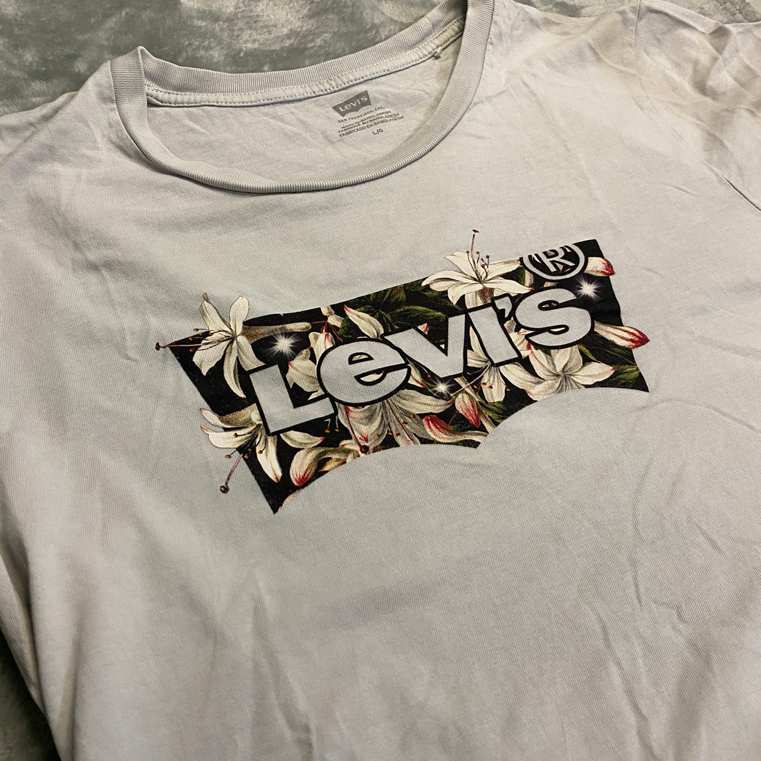 CAMISETA LEVI’S GRIS CENIZA CLARO TALLA L