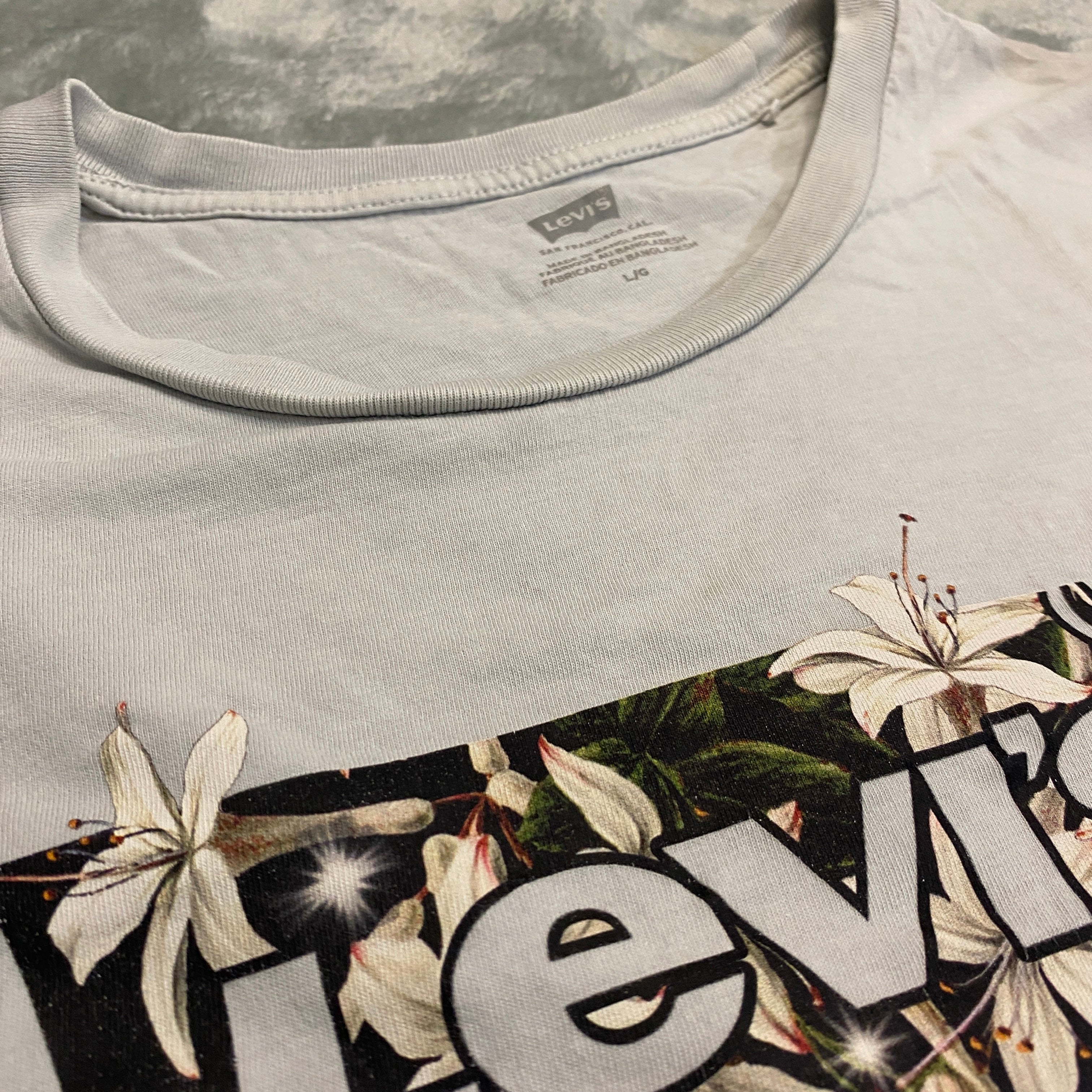 CAMISETA LEVI’S GRIS CENIZA CLARO TALLA L