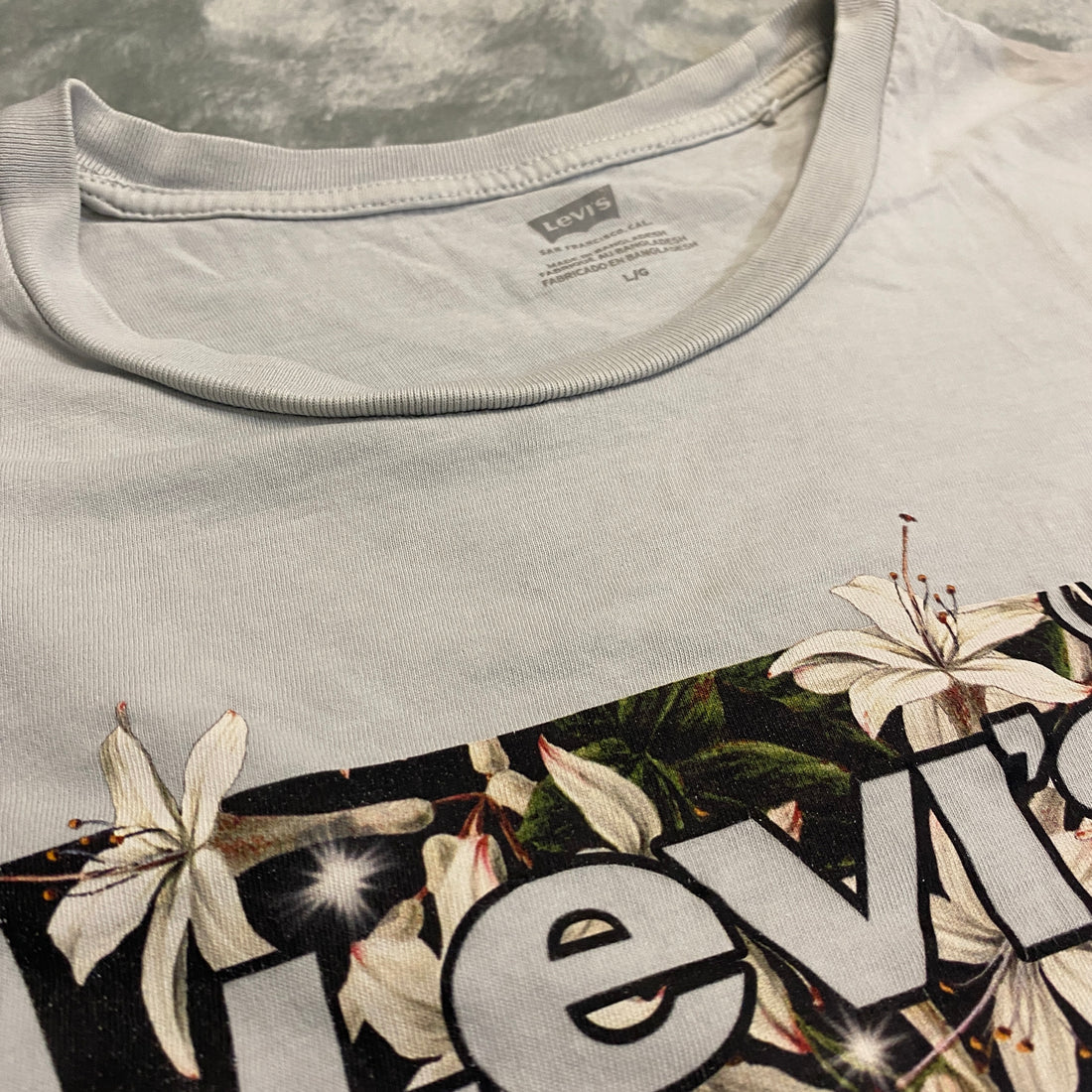 CAMISETA LEVI’S GRIS CENIZA CLARO TALLA L