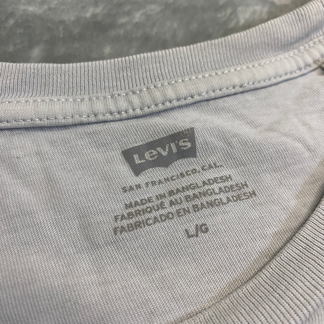 CAMISETA LEVI’S GRIS CENIZA CLARO TALLA L