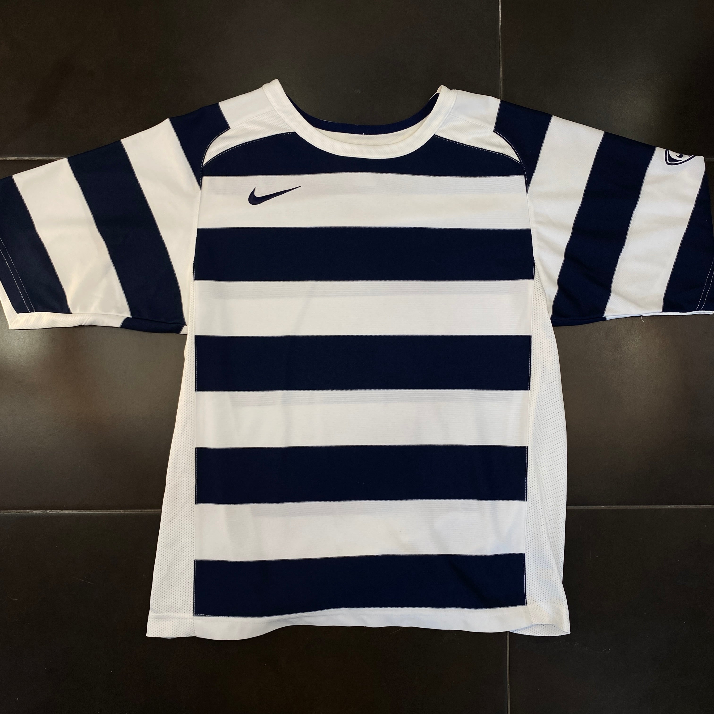 Camiseta Nike "Just Do It - Monogram Swoosh"