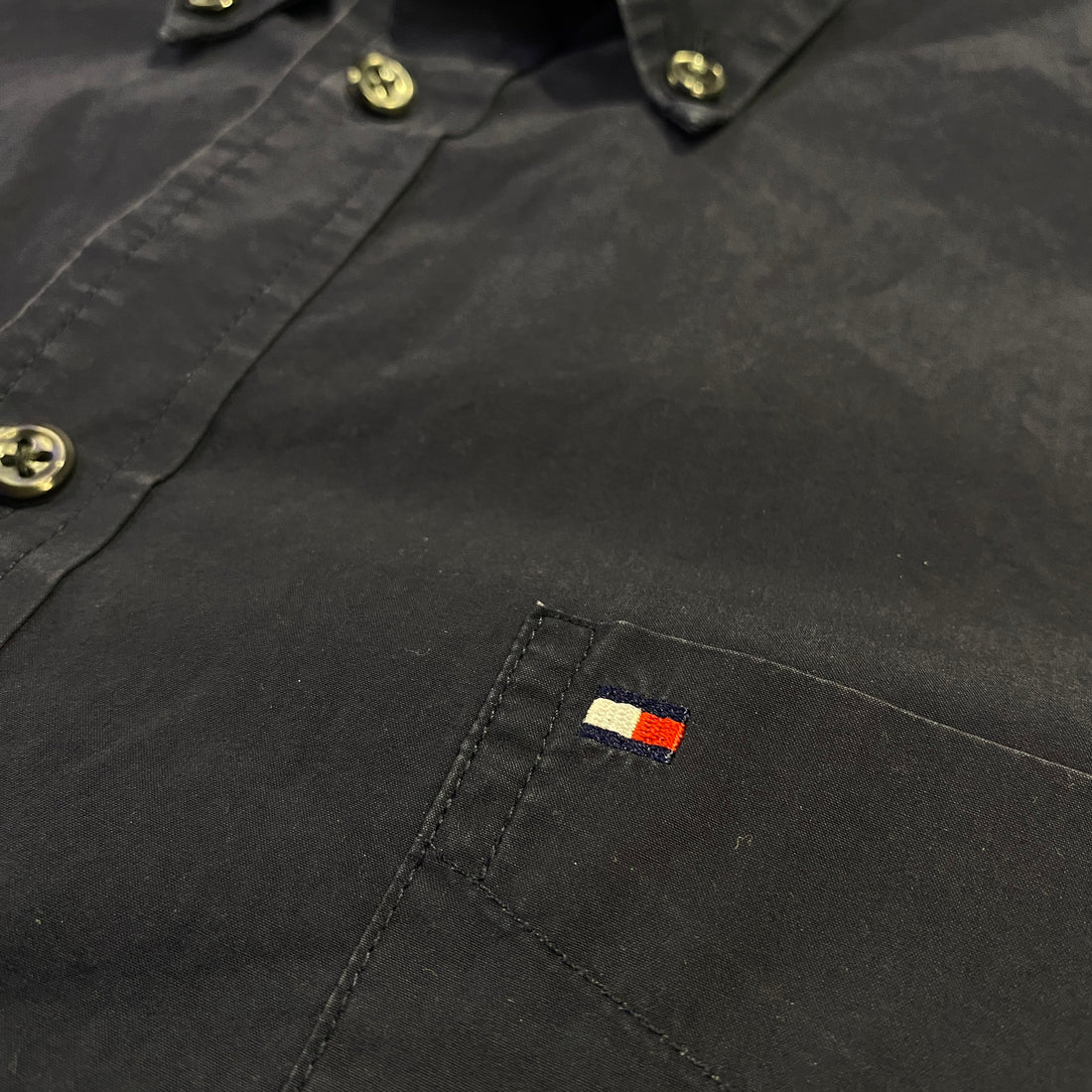 Camisa Tommy Hilfiger azul marino - detalle