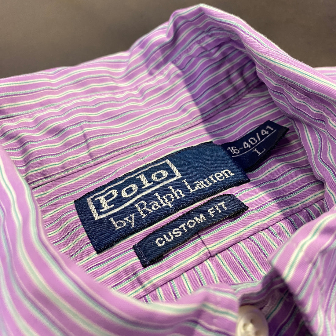 Camisa Ralph Lauren rayas lila - detalle mancha