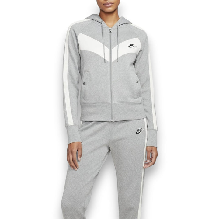 CHAQUETA NIKE GRIS CLARO CON BLANCO