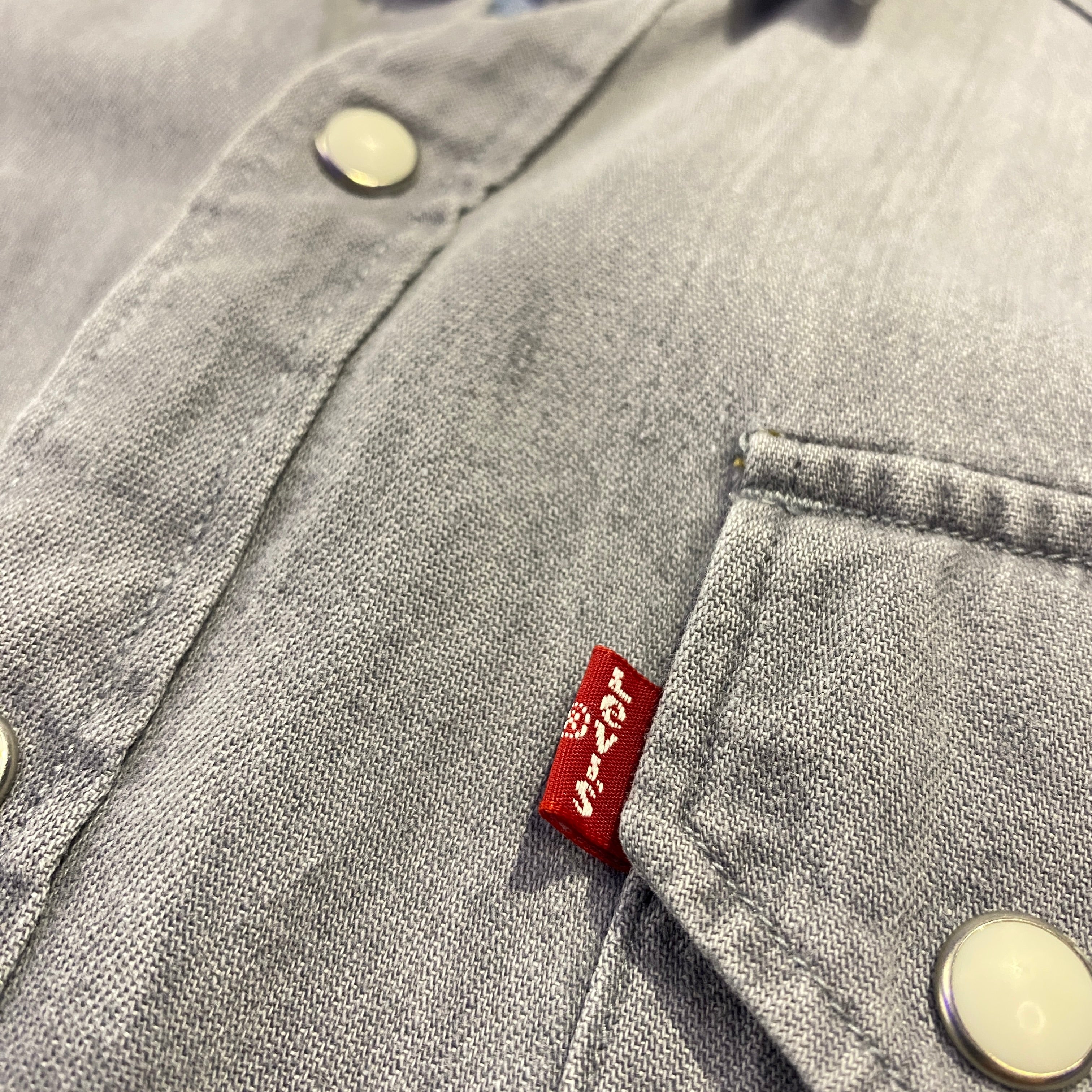 Camisa vaquera Levi's azul claro - detalle