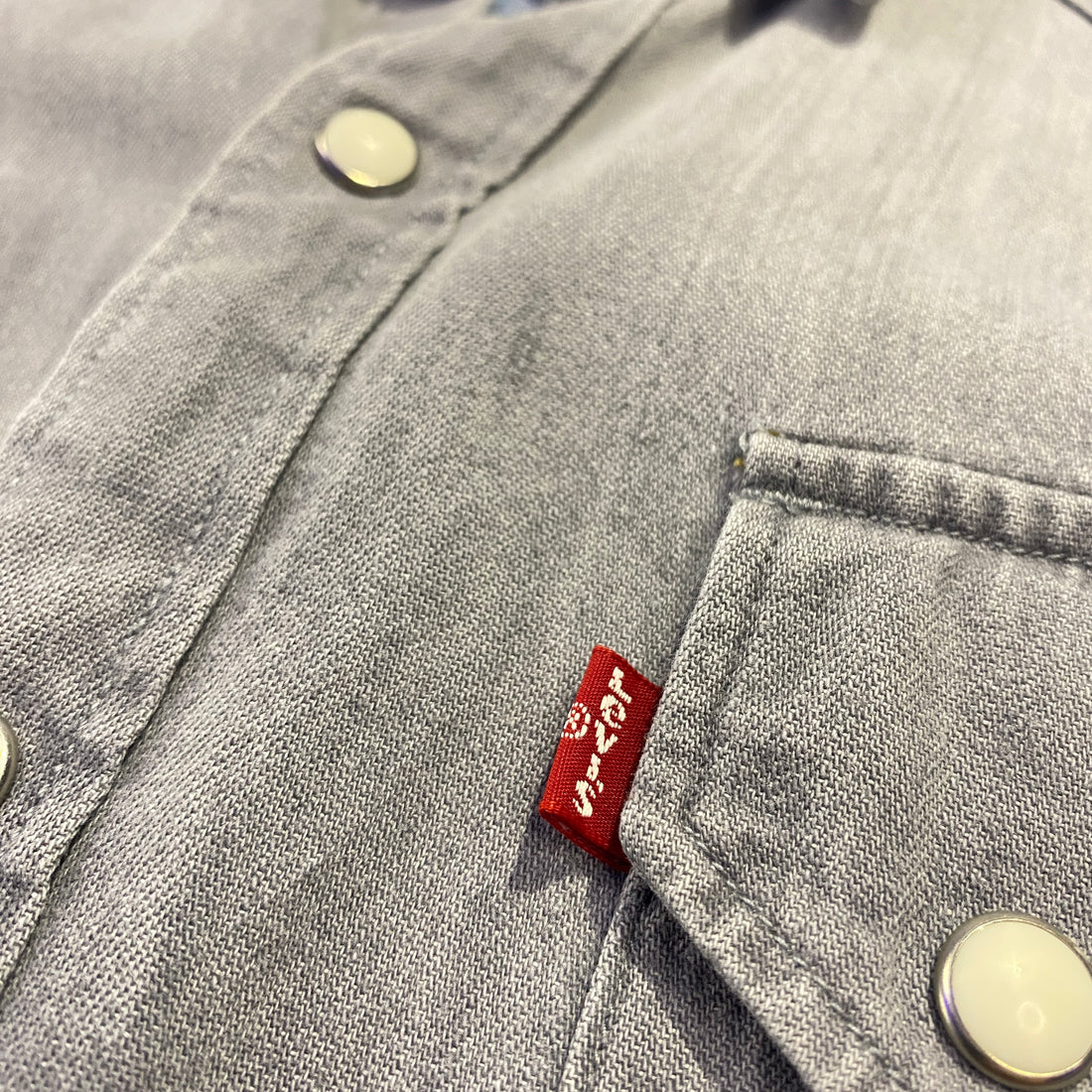 Camisa vaquera Levi's azul claro - detalle