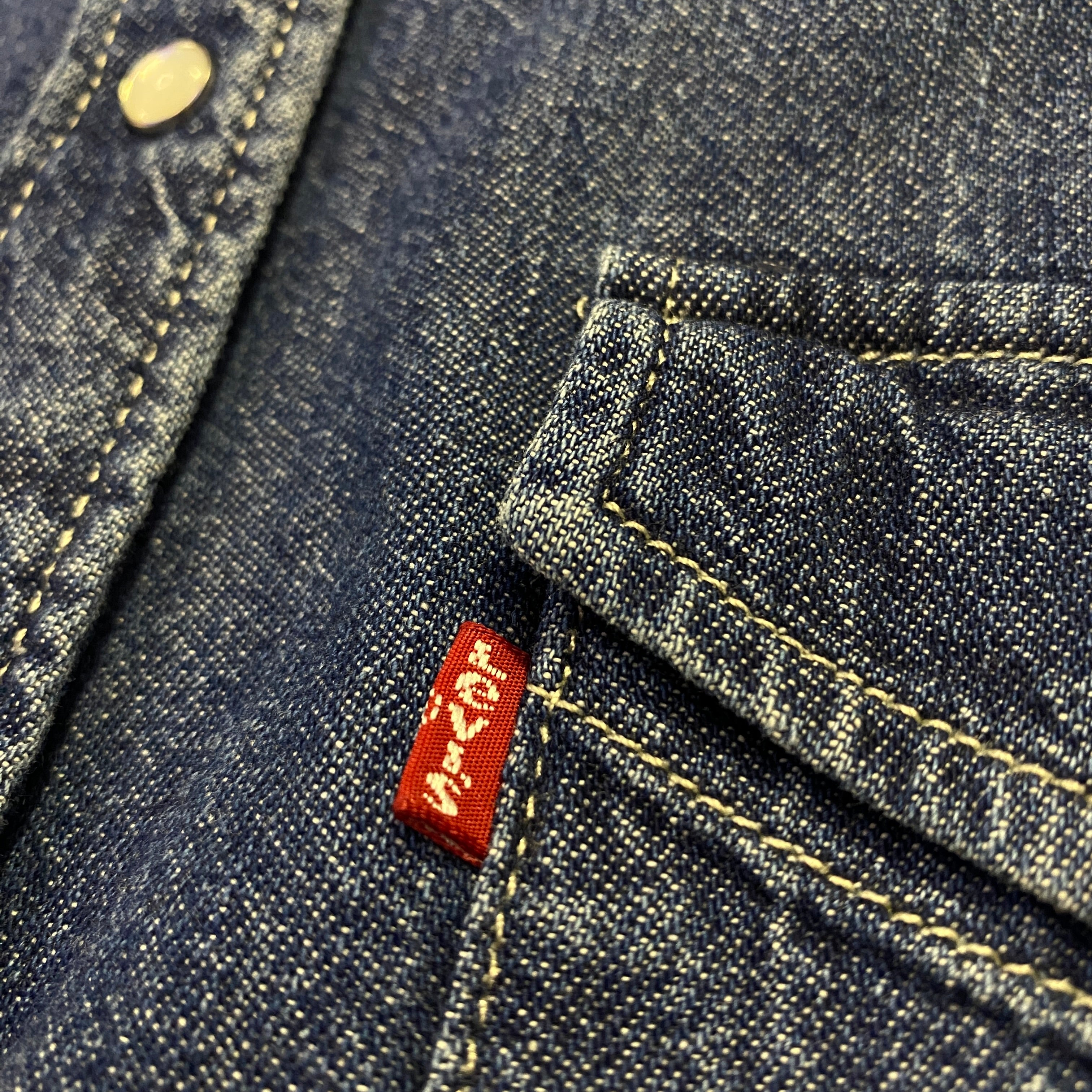 Camisa vaquera Levi's azul oscuro - detalle