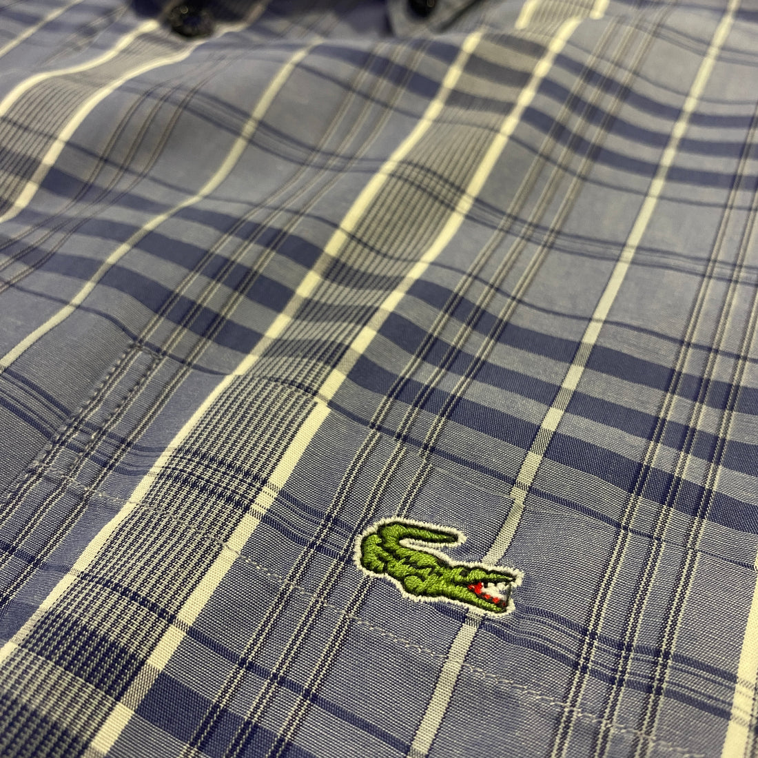 Camisa Lacoste cuadros azul manga corta - detalle
