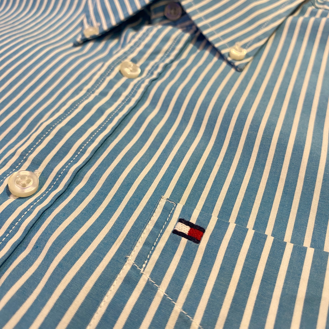 Camisa Tommy Hilfiger rayas azul - detalle
